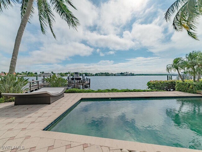 Building Photo - 883 Galleon Dr