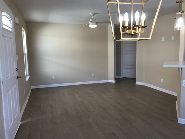 Living Room - 2029 Southridge Ave