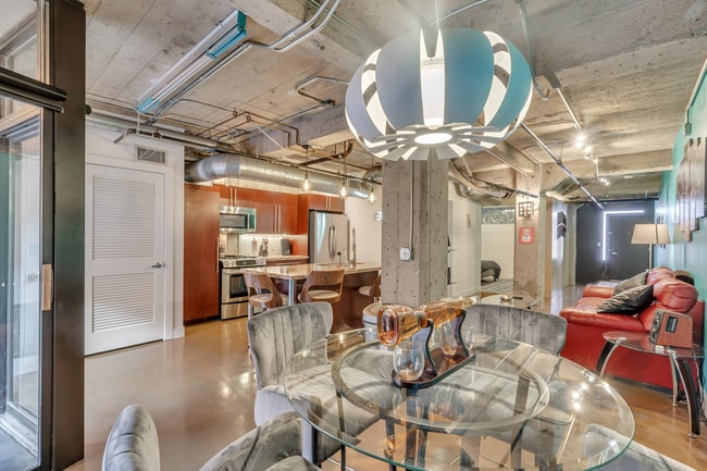 Building Photo - 328 W 200 S
