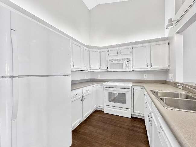 Foto del edificio - Beautiful 2 Beds 2 Baths Villa w/ Sunroom