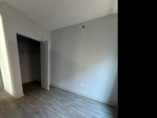 Building Photo - 2 bedroom in Chicago IL 60613