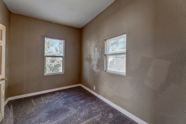 Foto del edificio - 812 Allen Ave