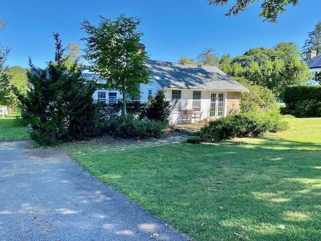 Building Photo - 495 Congdon Hill Rd