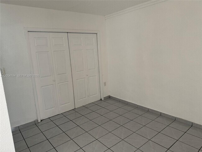 Foto del edificio - 8240 NW 181st St