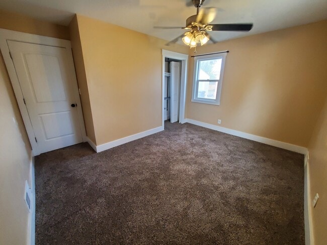 Building Photo - 350 Holbrook Dr