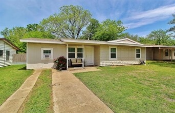 Building Photo - 911 E Lovers Ln
