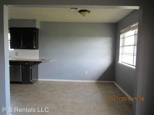 Building Photo - 3 br, 2 bath House - 804 SE Brigadoon Way