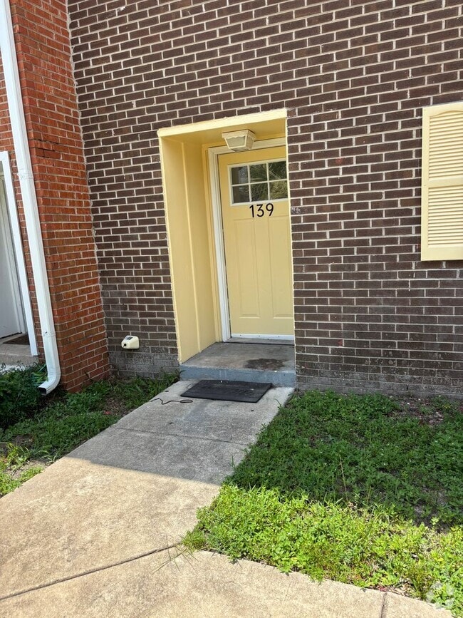 Building Photo - 139 Valencia Dr