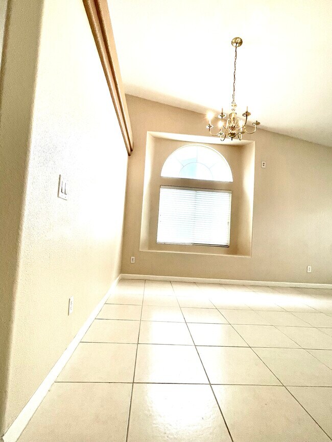 Foto del edificio - 9691 Cathedral Stairs Ct