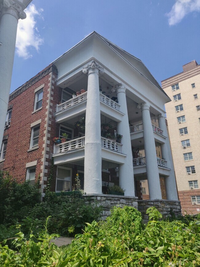 Building Photo - 3516 Central St