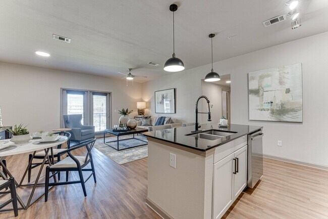 Foto del edificio - Vine + Vail Townhomes and Apartments