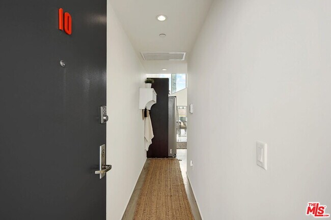 Building Photo - 803 Wilcox Ave