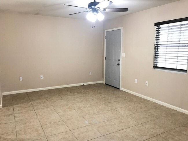 Building Photo - 21333 W Knox Dr