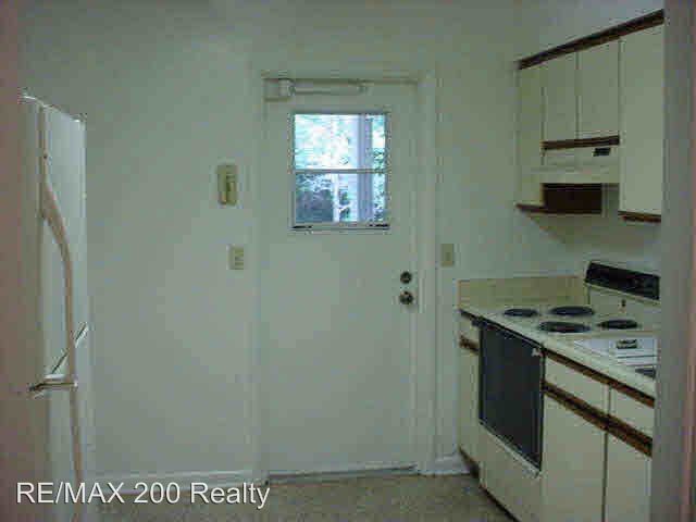 Building Photo - 1651 N Park Ave
