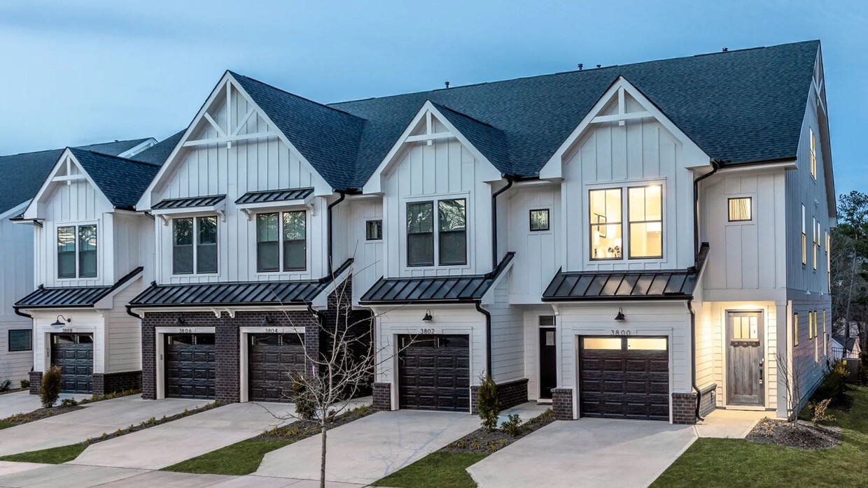 Foto principal - Stunning New Construction, 3BD Modern Town...