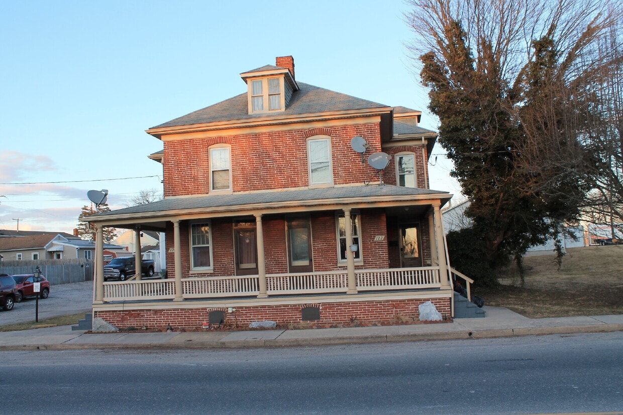 Building Photo - Amazing Duplex in New Oxford!