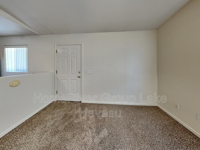 Building Photo - 2147 Moyo Dr