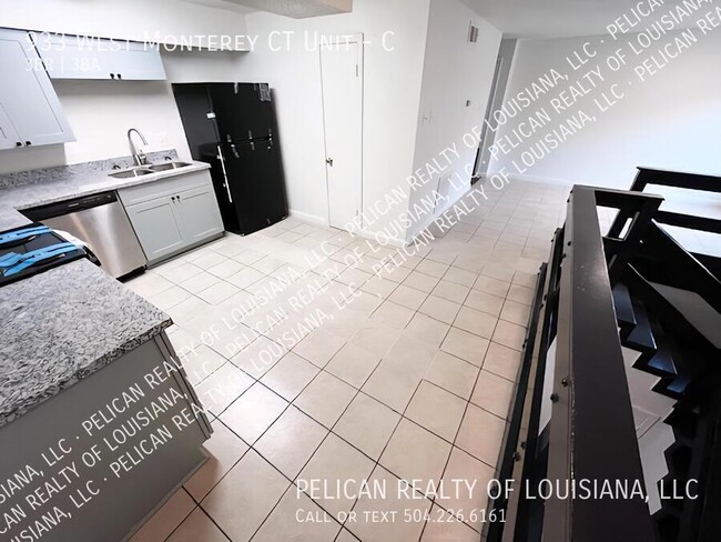 Building Photo - 933 Monterey Ct S
