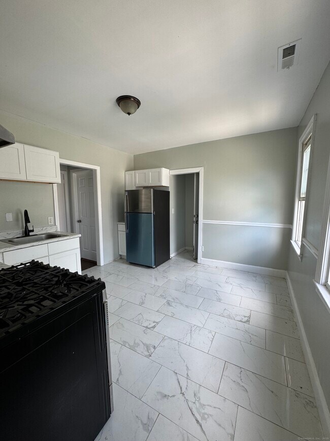 Building Photo - 63 Lombard St