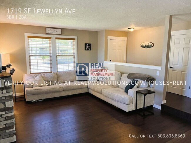 Building Photo - 1719 SE Lewellyn Ave