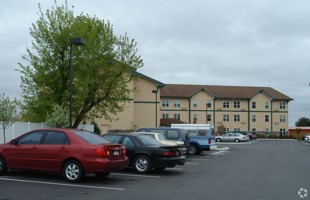 Building Photo - Dogwood Plaza