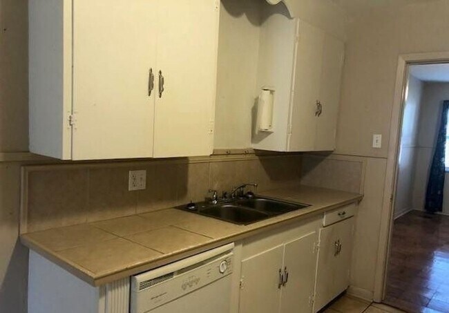 Foto del edificio - 1616 W St Mary Blvd