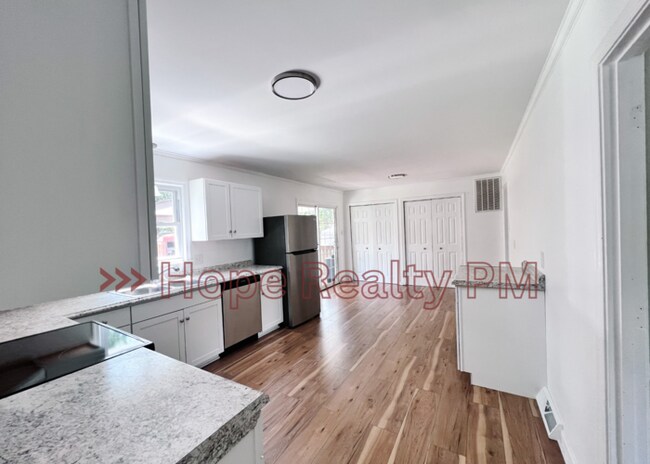 Building Photo - House 542 Briarwood Cir, Hopewell, VA 2386...