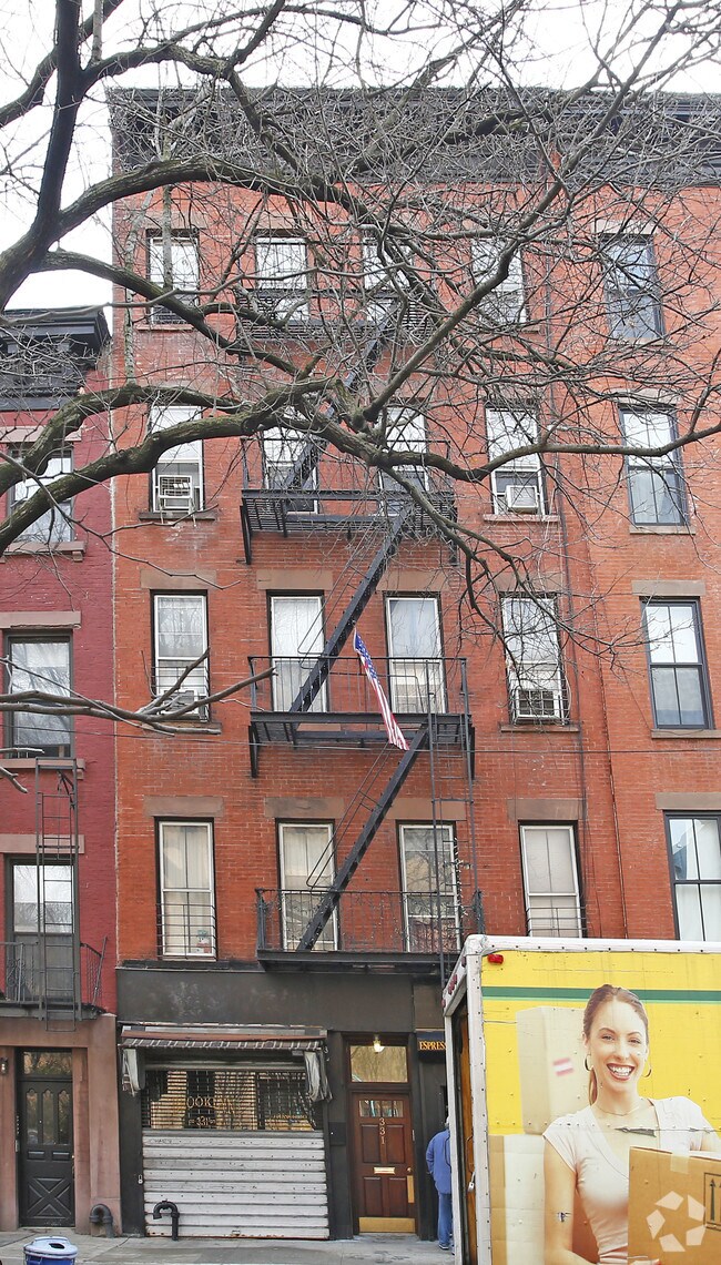 Building Photo - 331 Henry St