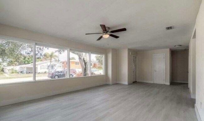 Building Photo - 326 Ribault Ave