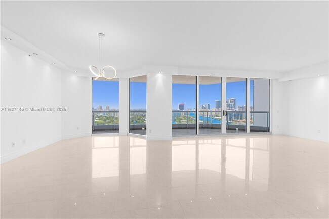 Foto del edificio - 21200 NE 38th Ave