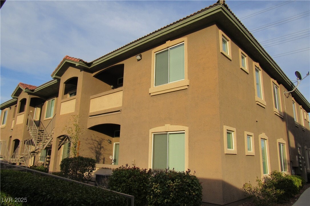Foto principal - 3504 Desert Cliff St