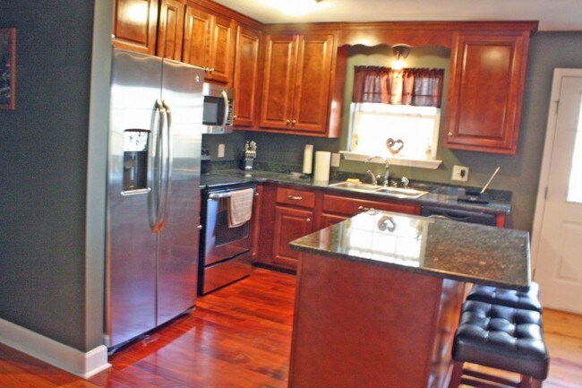 Foto del edificio - 199 Sequoia Dr