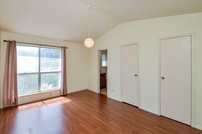 Foto del edificio - 12300 Brookglade Cir