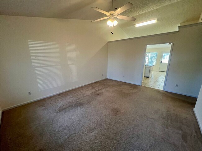 Foto del edificio - 2 Bedroom, 2 Bath in West Murfreesboro, Bi...