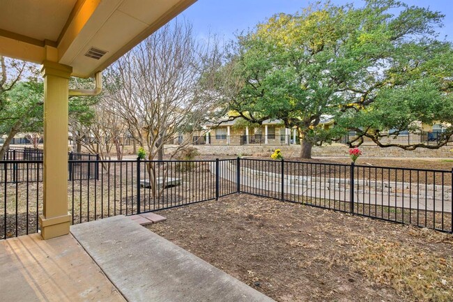 Building Photo - 16100 S Great Oaks Dr