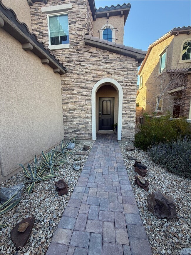 Building Photo - 8067 Tank Loop St