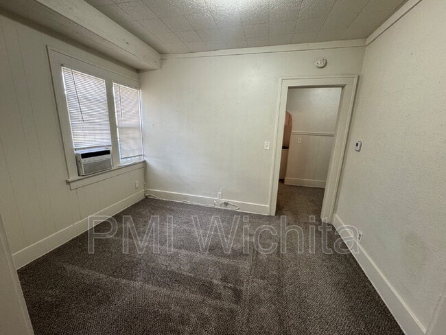 Building Photo - 422 S Glenn St