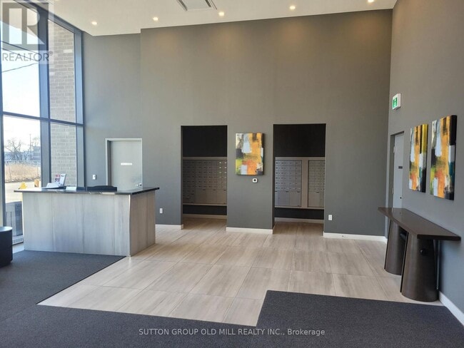 Building Photo - 859 The Queensway