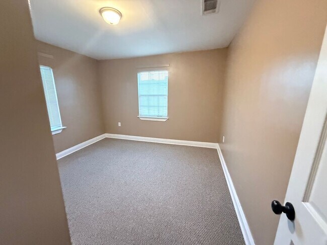 Foto del edificio - 2560 Madrid St