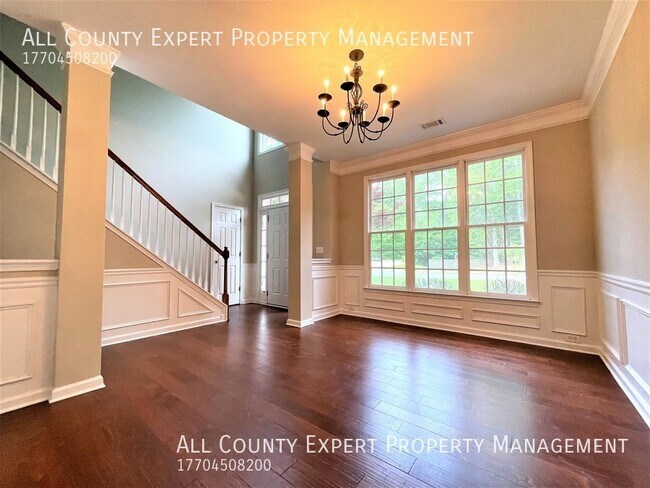 Building Photo - Wonderful home in awesome neighborhood