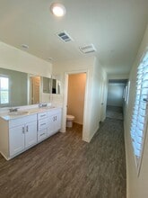 Building Photo - 492 Jasmine Way