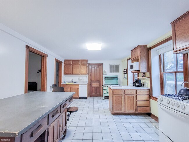 Foto del edificio - 1 br, 1 bath House - 2107 N Clifton Ave