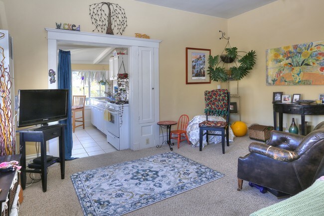 Apartment #5 - 1620 Garden St