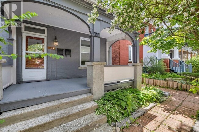 Building Photo - 111 Spadina Ave