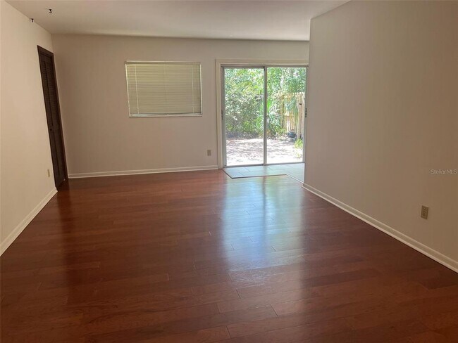 Foto del edificio - 703 NE 5th Pl
