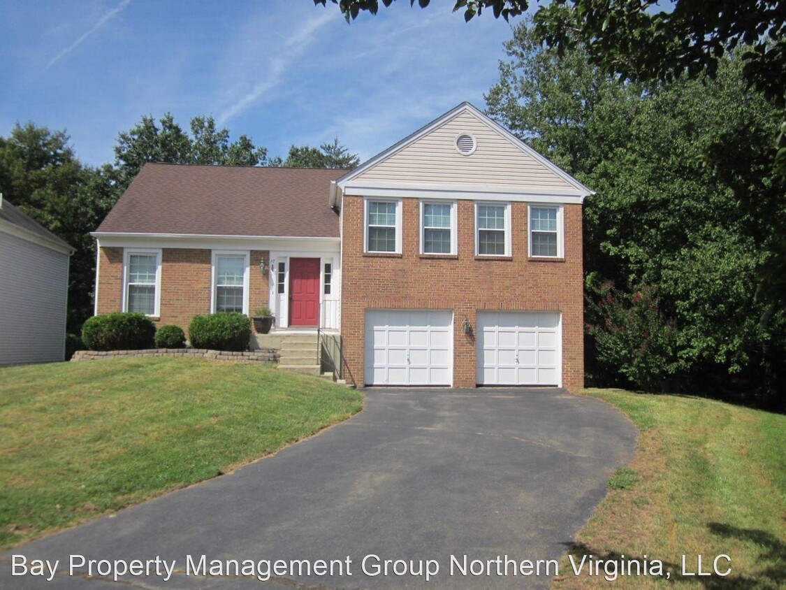 Foto principal - 4 br, 3 bath House - 17 DUDLEY COURT