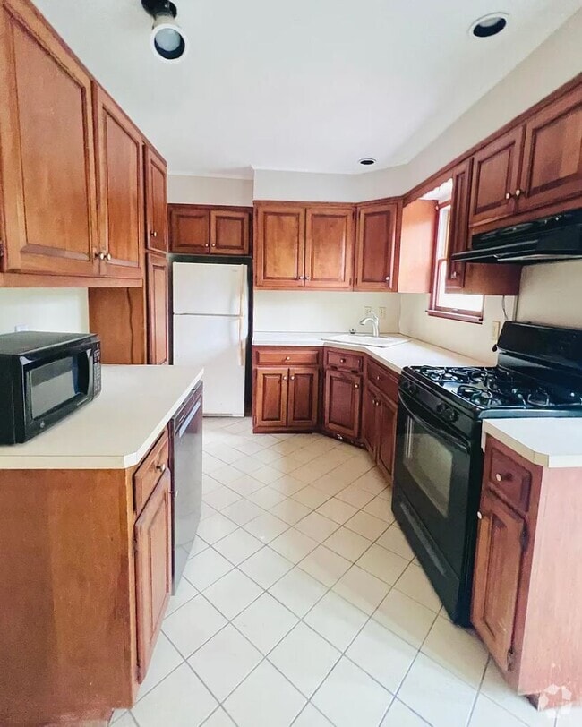 Legion Park Apartments under 2,500 West Babylon, NY 1 Rentals