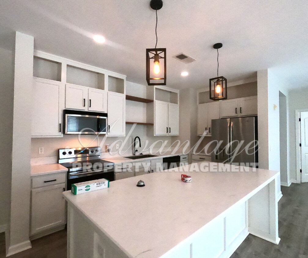 Foto principal - Schedule today to see this Gorgeous Modern...