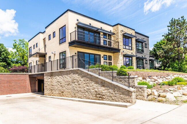 Foto del edificio - 450 W Stadium Blvd