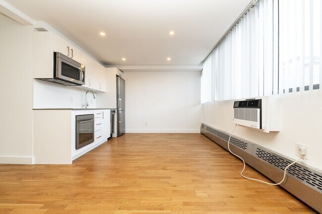 Photo du bâtiment - 798-800 Richmond St West